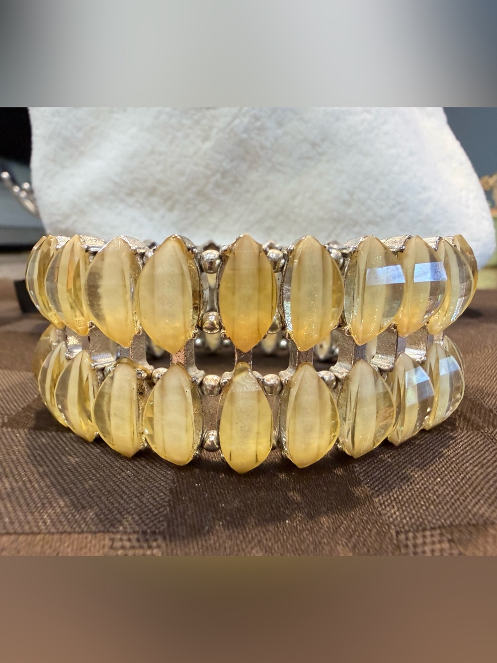 Vintage with an expandable Lucite bracelet in great condition. 1.5” wide